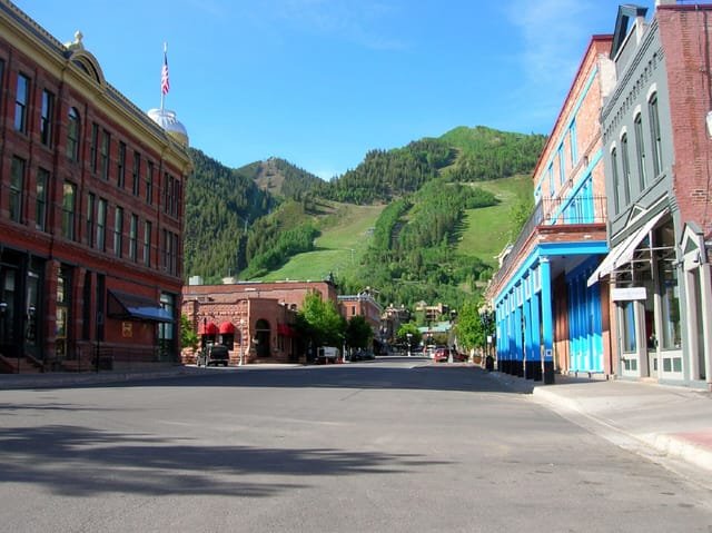 Downtown Aspen in summer, Aspen Mountain green above the street