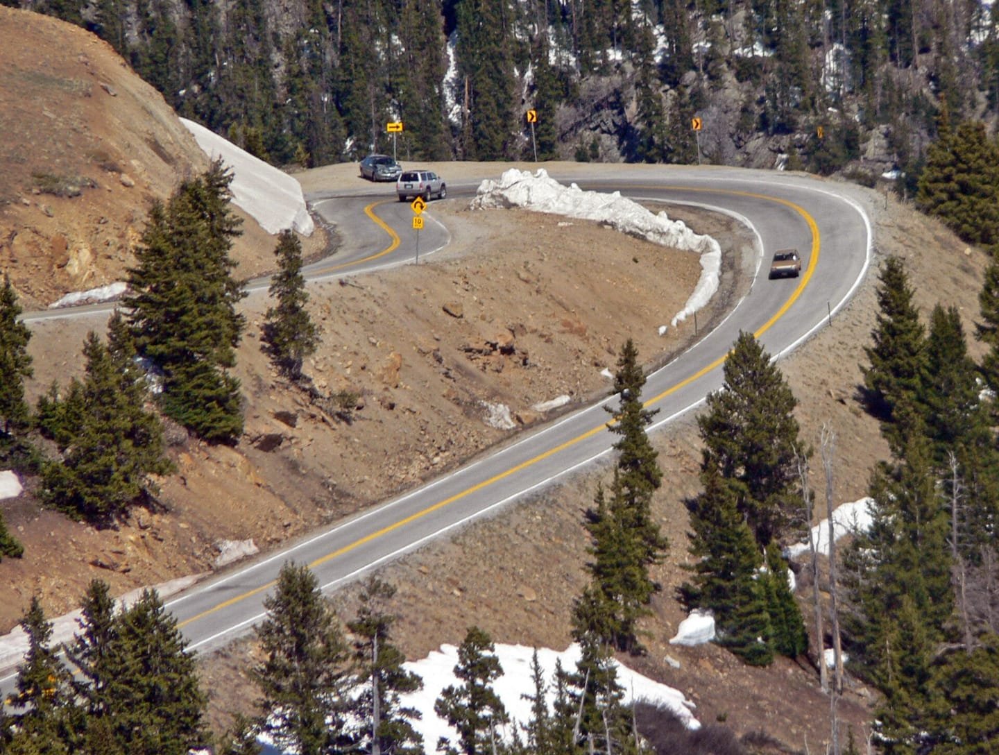 A switchback on Highway 82 below Independence Pass